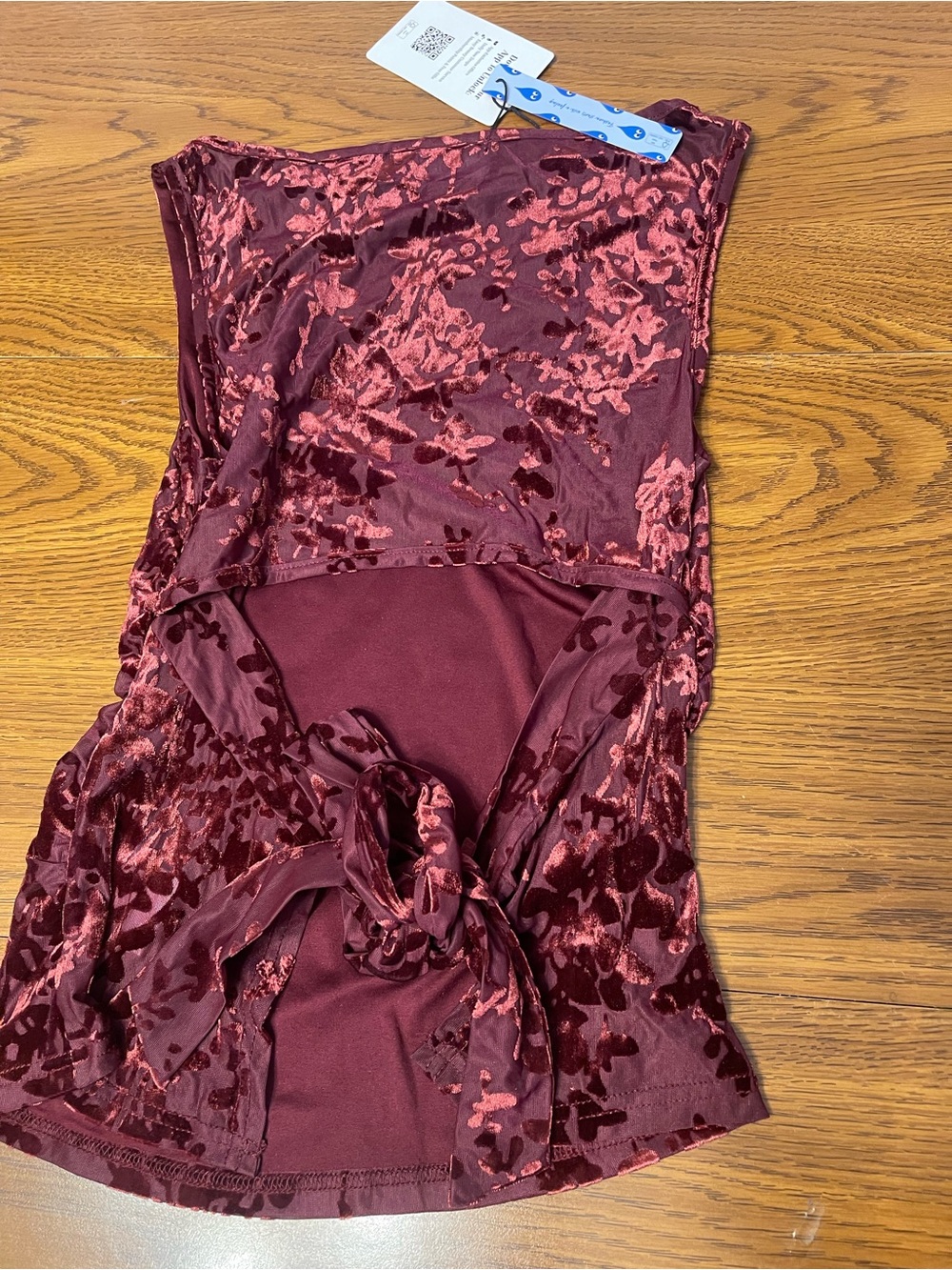 Cider BOAT NECK VELVET FLORAL RUCHED TIE BACK TOP - Picture 9 of 9